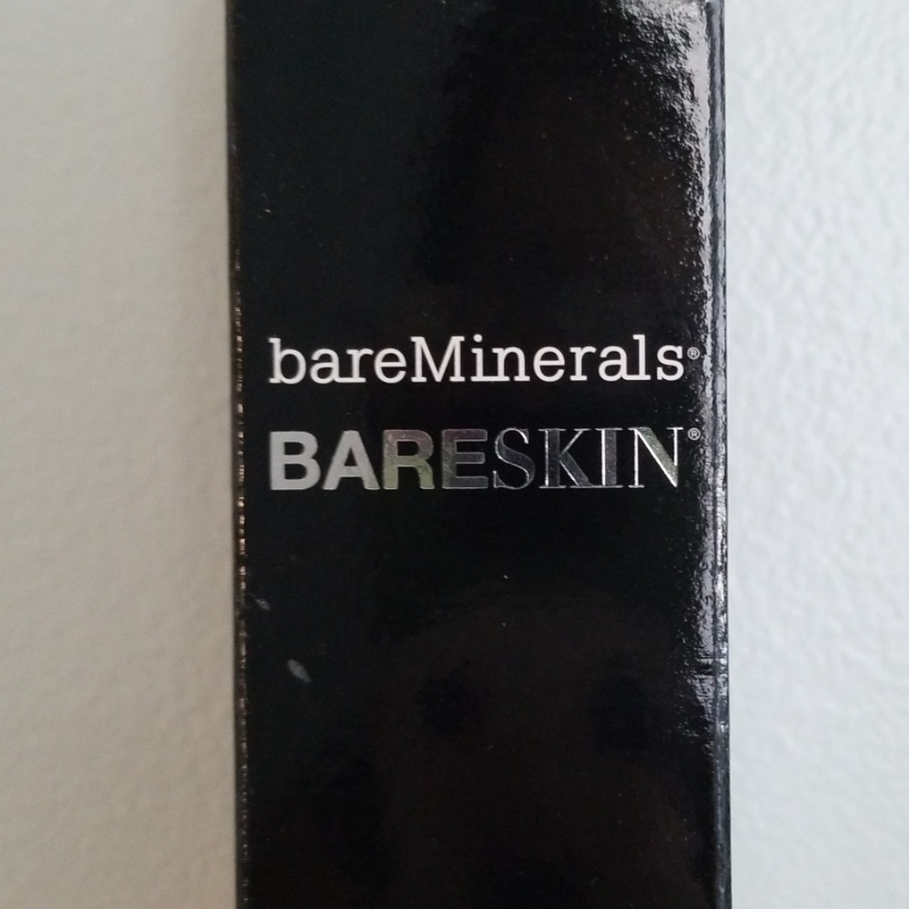 New in box Bareminerals Bareskin Foundation